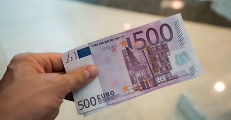 Kursy walut NBP 13.08.2020 Czwartkowy kurs euro, funta, dolara i franka szwajcarskiego