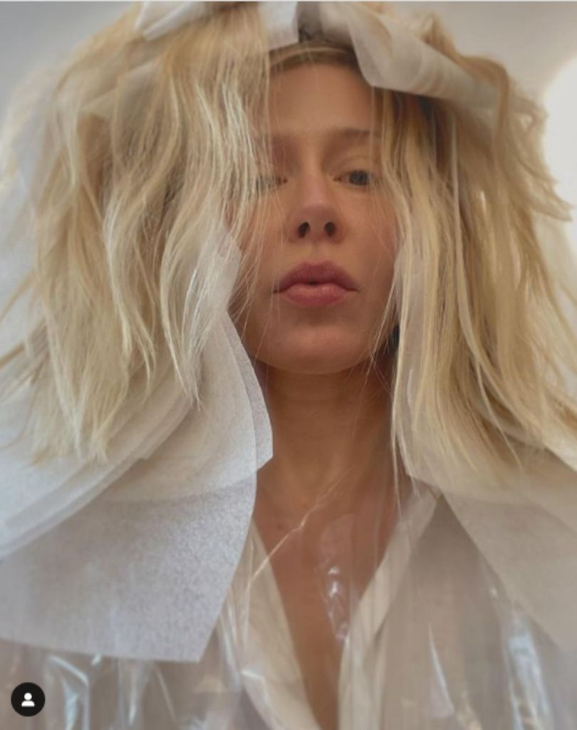 Katarzyna Warnke pozuje z mamą i reklamuje aparat słuchowy