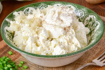 Zachwycamy się drogimi produktami. Ten klasyczny i tani jest prawdziwym skarbem dla jelit, kości oraz zębów