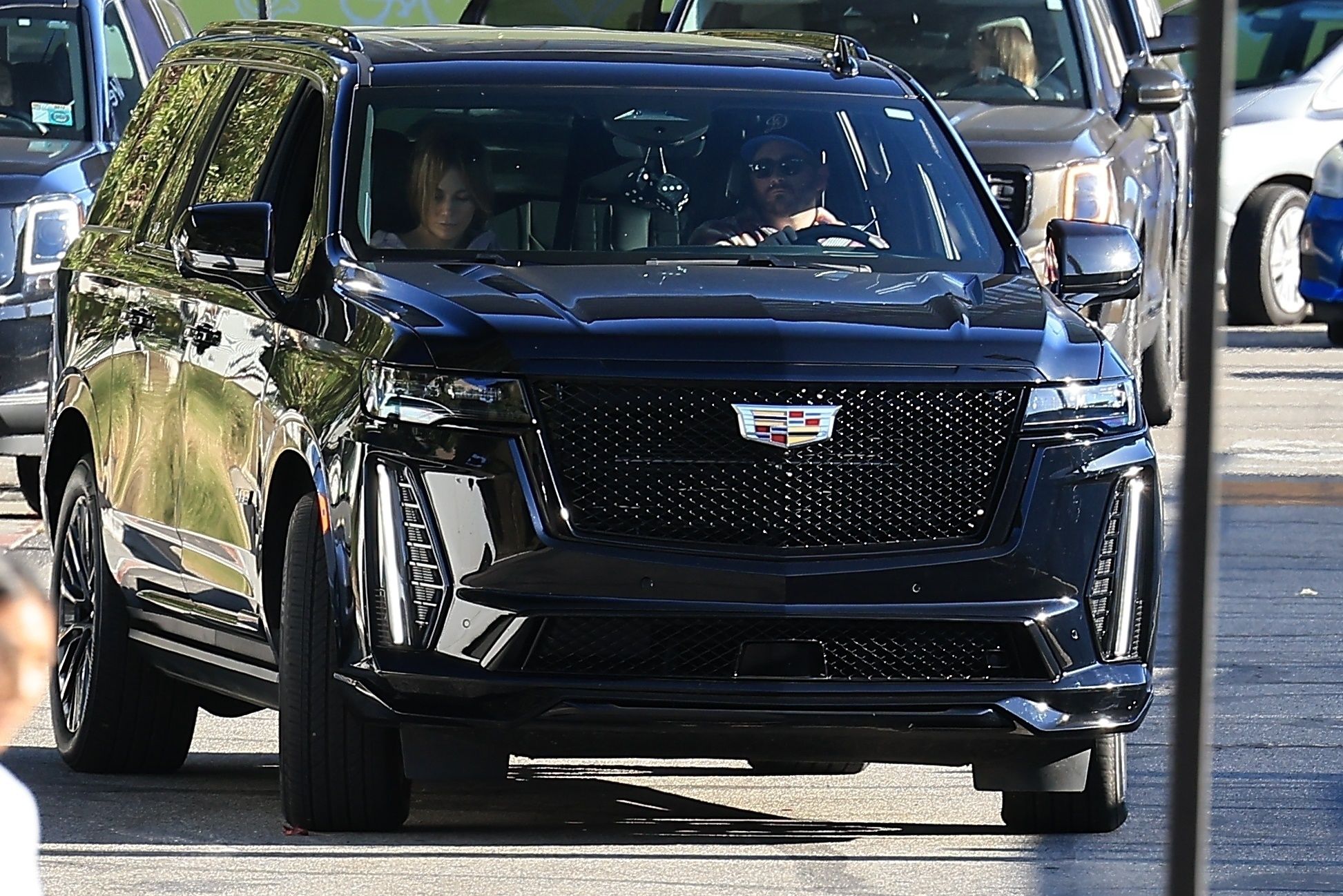 Makeup-free Jennifer Lopez steps out for a Brentwood drive in Cadillac Escalade
BACKGRID / Backgrid USA / Forum
Jennifer Lopez, Makeup-Free, Brentwood, Cadillac Escalade, Casual Outing