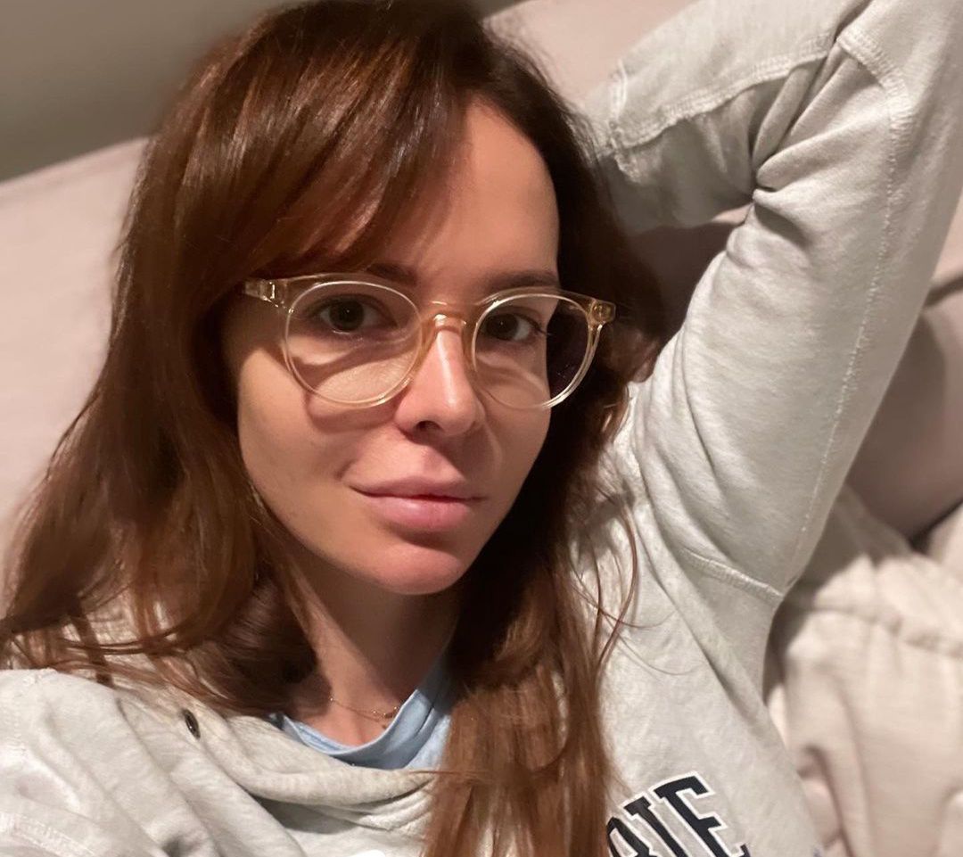 Anna Wendzikowska w modnych okularach o transparentnej strukturze
Instagram/aniawendzikowska