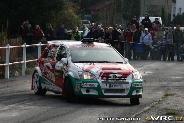 Pierwszy samochód S2000 zbudowała Toyota