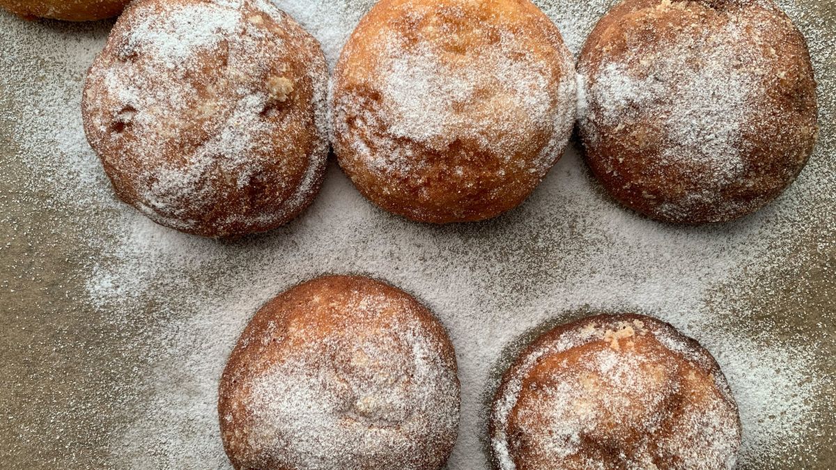 Erytrol to zamiennik cukru, który stosuje się przy deserach i wypiekach