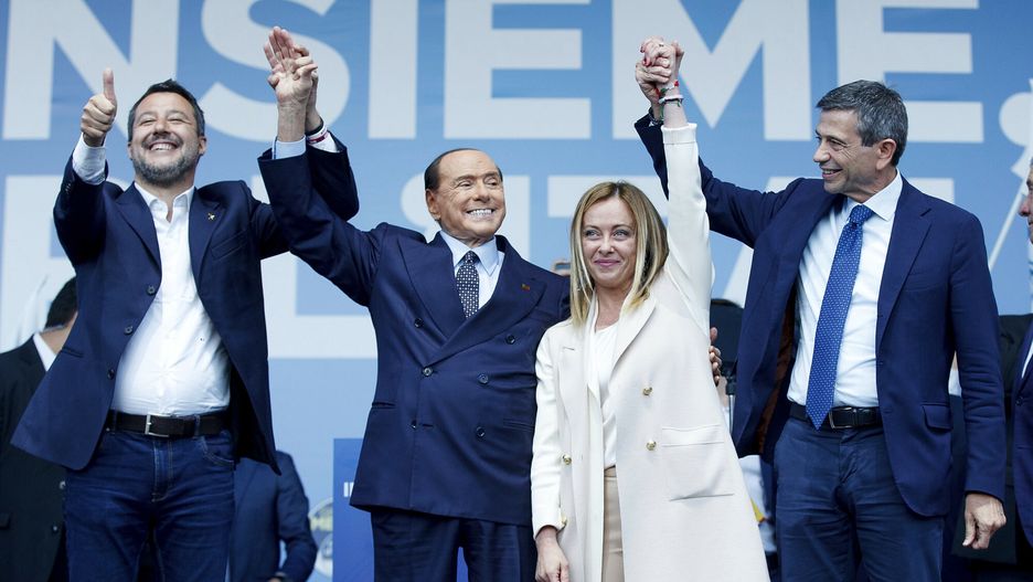 Meloni i Berlusconi ??cz? si?y podczas kampani wyborczej
From left, The League's Matteo Salvini, Forza Italia's Silvio Berlusconi, Brothers of Italy's Giorgia Meloni, and Forza Italia's Maurizio Lupi attend the center-right closing rally in Rome  Thursday, Sep. 22, 2022. Italians will vote on Sunday in what is billed as a crucial election on a continent reeling from the repercussions of the war in Ukraine. For the first time in Italy since the end of World War II, the balloting's outcome could propel into the premiership Giorgia Meloni, a leader with a far-right agenda. (Roberto Monaldo/LaPresse via AP)
Roberto Monaldo