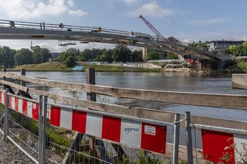 Kraków: Bulwary znów będą zamykane. Kładka Kazimierz-Ludwinów już nie potrzebuje podpór