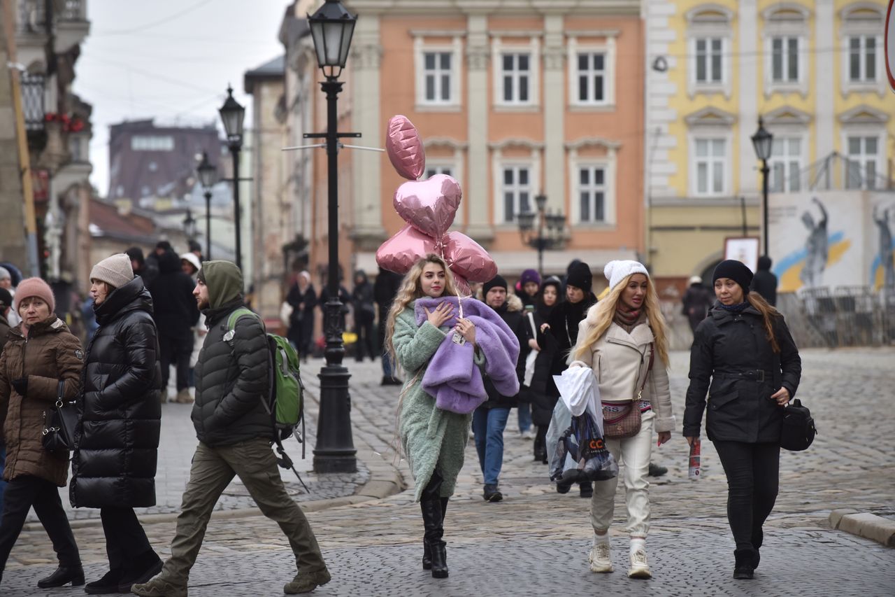 Pokazali zdjęcia ze Lwowa. "Starają się żyć normalnie"