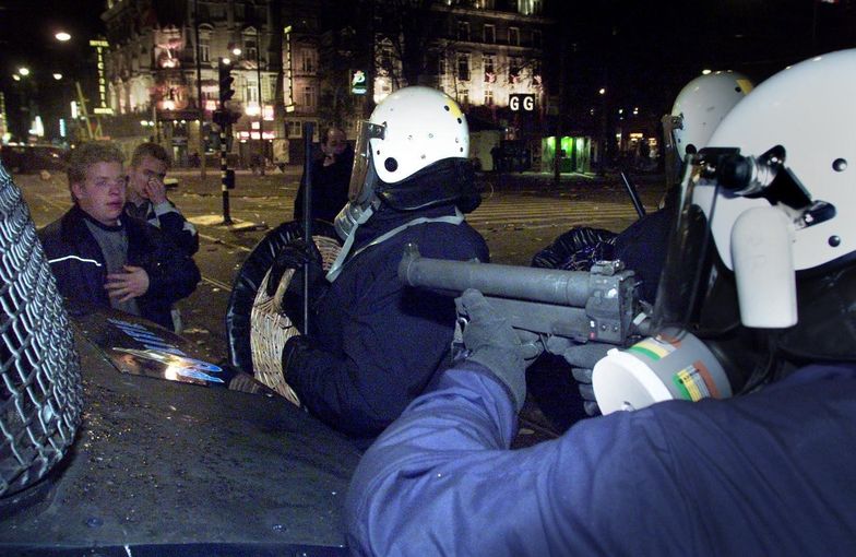 COVID-19. Po strzelaninie w Rotterdamie w Europie wybuchły potężne zamieszki i demonstracje przeciw obostrzeniom