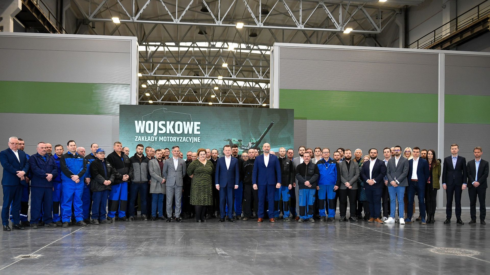 Minister Błaszczak z wizytą w Wojskowych Zakładach Motoryzacyjnych w Poznaniu.