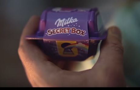 Milka pokazuje, jak bawić się z dziećmi w domu (wideo)