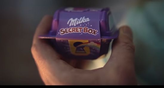 Milka pokazuje, jak bawić się z dziećmi w domu (wideo)