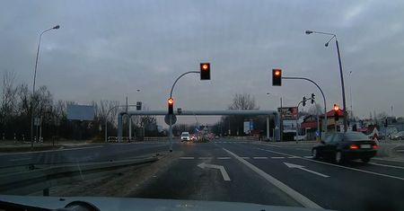 Swarzędz. Bez prawa jazdy i na czerwonym świetle. Kierowca z Ukrainy słono za to zapłacił