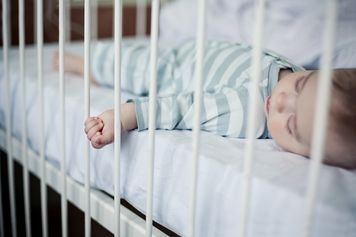 Dwulatka zaczęła się dziwnie zachowywać. Guz mózgu był wielkości awokado