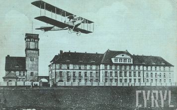 Od cesarskiego lotniska do milionów pasażerów. Ławica ma już 113 lat