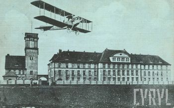 Od cesarskiego lotniska do milionów pasażerów. Ławica ma już 113 lat