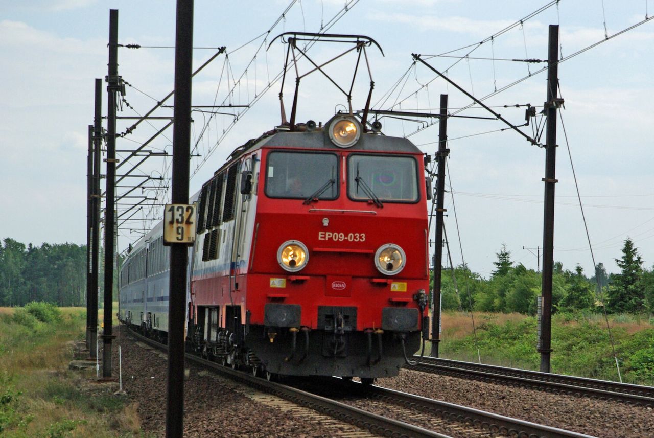 Rowerzysta zginął pod kołami pociągu. Tragiczny wypadek w Pile