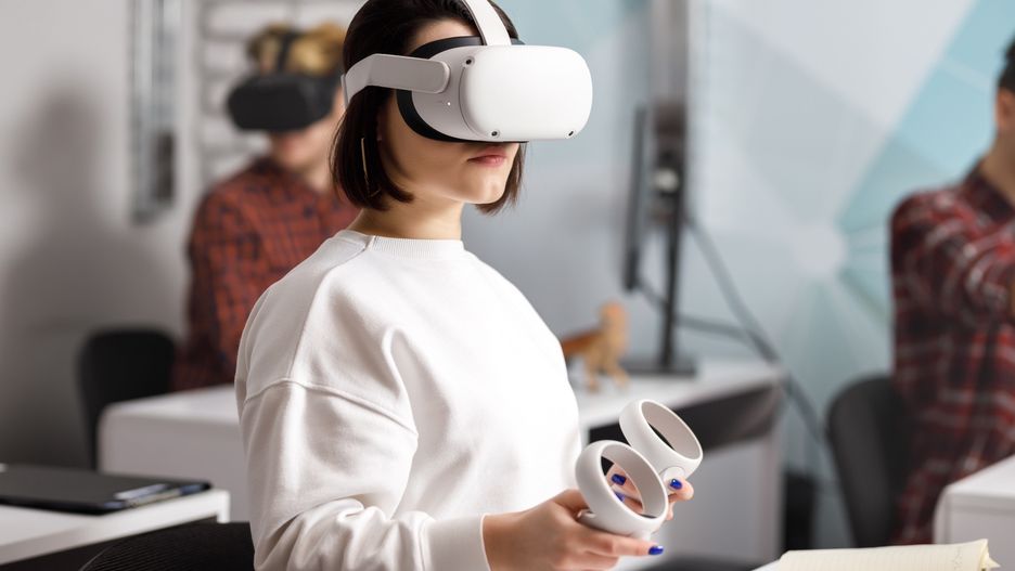 Niektórzy doświadczają cyberchoroby podczas grania w gry VR.