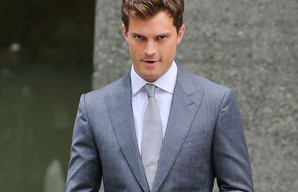 Jamie Dornan na planie nowej produkcji wygląda zupełnie inaczej