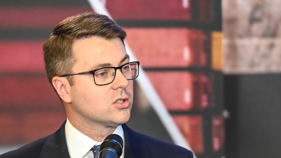Premier Mateusz Morawiecki w Porcie Gdansk
Gdansk, Polska, lipiec 2021 r. Konferencja prasowa premiera Mateusza Morawieckiego poswiecona planowanej rozbudowie Portu Gdansk. N/z. Piotr Muller (Fot. Przemek Swiderski/Gallo Images Poland)
Przemyslaw Swiderski
@4782, Gdansk, Gdansku, gdanski, port, morski, glebokowodny, rozbudowa, przebudowa, inwestycja, planowana, konfa, konferencja, rzad, rzadowa, Piotr Muller, planowana,przebudowa,konfa,inwestycja,rzad,morski,@10867,port,gdanski,konferencja,piotr muller,rozbudowa,rzadowa,glebokowodny,gdansk,gdansku