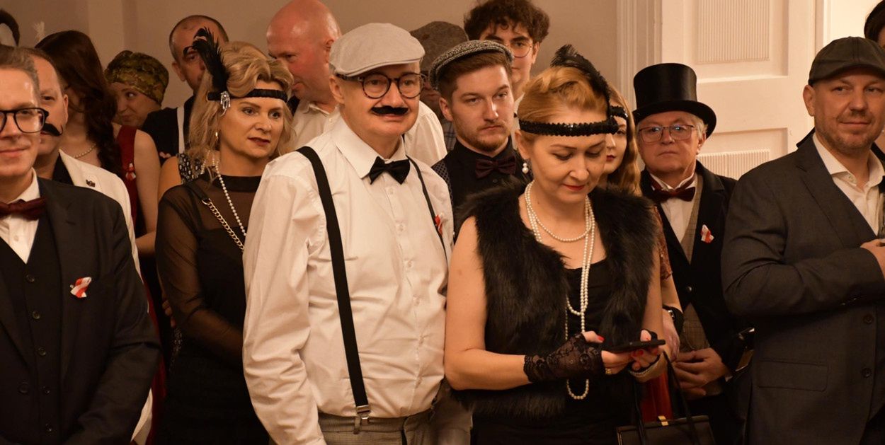 Rybna: Potańcówka w stylu dwudziestolecia międzywojennego w Tarnowskich Górach