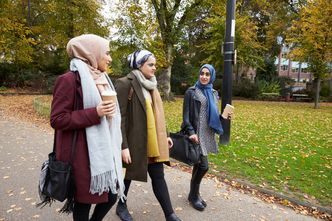 Belgijska gmina zakazała noszenia chusty w pracy. Rzecznik TSUE zabiera głos