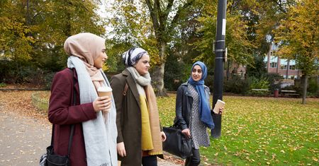 Belgijska gmina zakazała noszenia chusty w pracy. Rzecznik TSUE zabiera głos