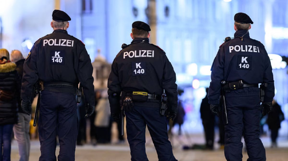 Polak aresztowany w Austrii. Groził ludziom nożem