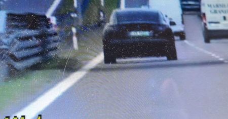 Tesla pędziła przez S-19. Tyle wskazał radar policji