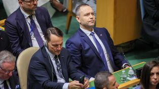 Sikorski o blokowaniu ambasadorów przez Nawrockiego. "Próbuje szantażem"