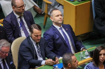 Sikorski o blokowaniu ambasadorów przez Nawrockiego. "Próbuje szantażem"