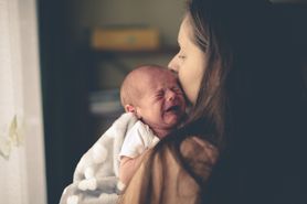 Przegrzanie dziecka. Jakie są objawy i czym grozi nadmierna ciepłota u dziecka?