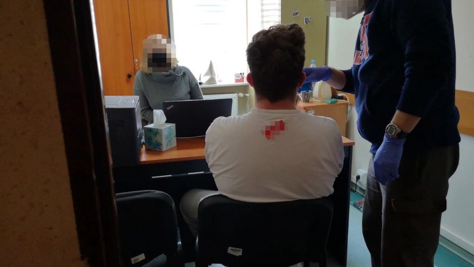 Mazowieckie. 28-latek kopał, uderzał kobietę po całym ciele i groził jej śmiercią