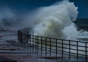 Sztorm uderzył w Szwecję. Jedna ofiara śmiertelna i wiele zniszczeń
