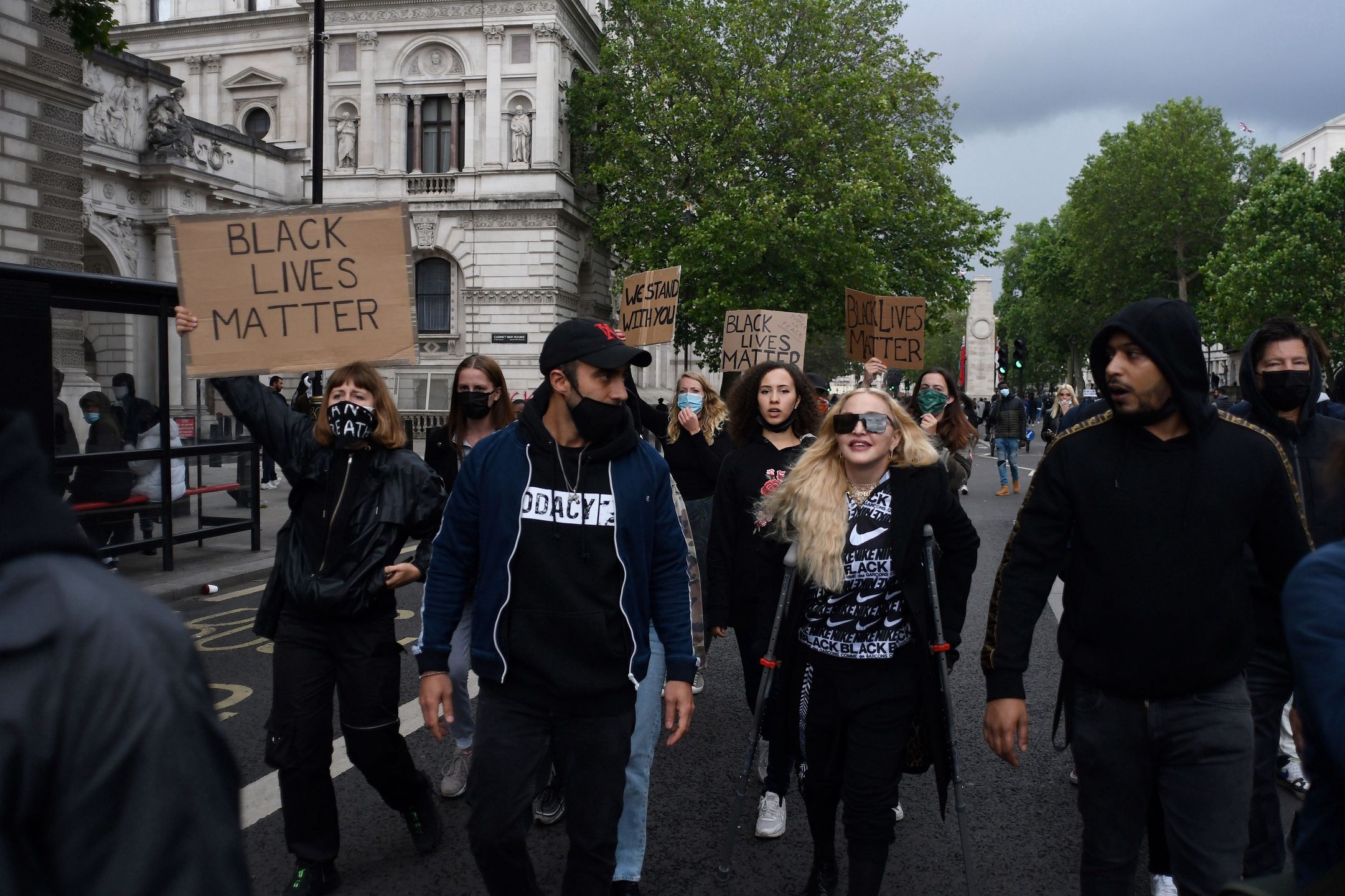 Madonna o kulach na marszu Black Lives Matter