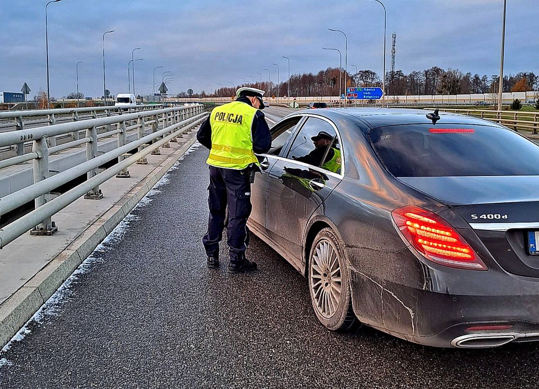 Trzebnica: Kierująca ukarana surowym mandatem po brawurowej jeździe