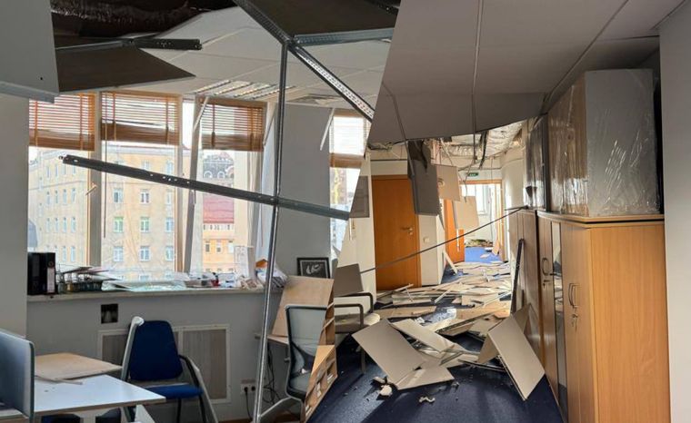 wiadomości,aktualności,WP Wiadomości Rosyjski atak na Kijów uszkodził budynek placówki UE. Zareagował Sikorski