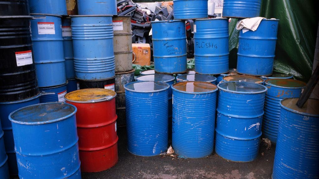 Beczki z chemikaliami. Zdjęcie ilustracyjne