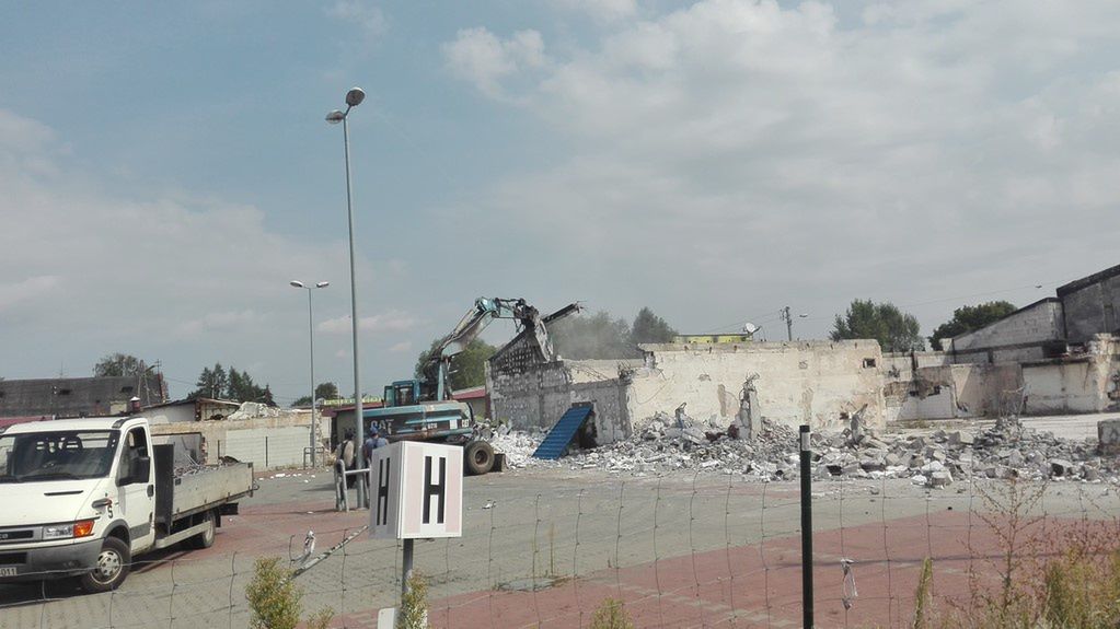Market „Biedronka” przy ulicy Sandomierskiej, który spłonął rok temu został rozebrany