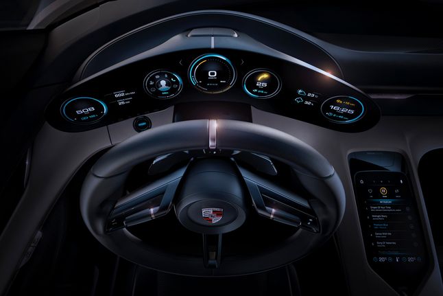 Aktywne zegary Porsche Mission E - będą reagować na spojrzenia kierowcy.