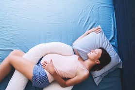Czy w ciąży można spać na brzuchu i czy można dotykać brzucha?