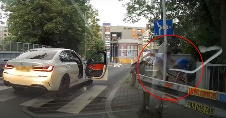 Bijatyka w Bielsku-Białej. Kierowca bmw dotkliwie pobił pieszego. Nagranie