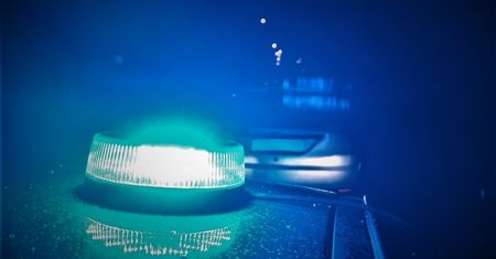 Wrocław. Kierowca bez prawa jazdy, pasażer z narkotykami, a koleżanka poszukiwana przez policję. Kumulacja podczas interwencji