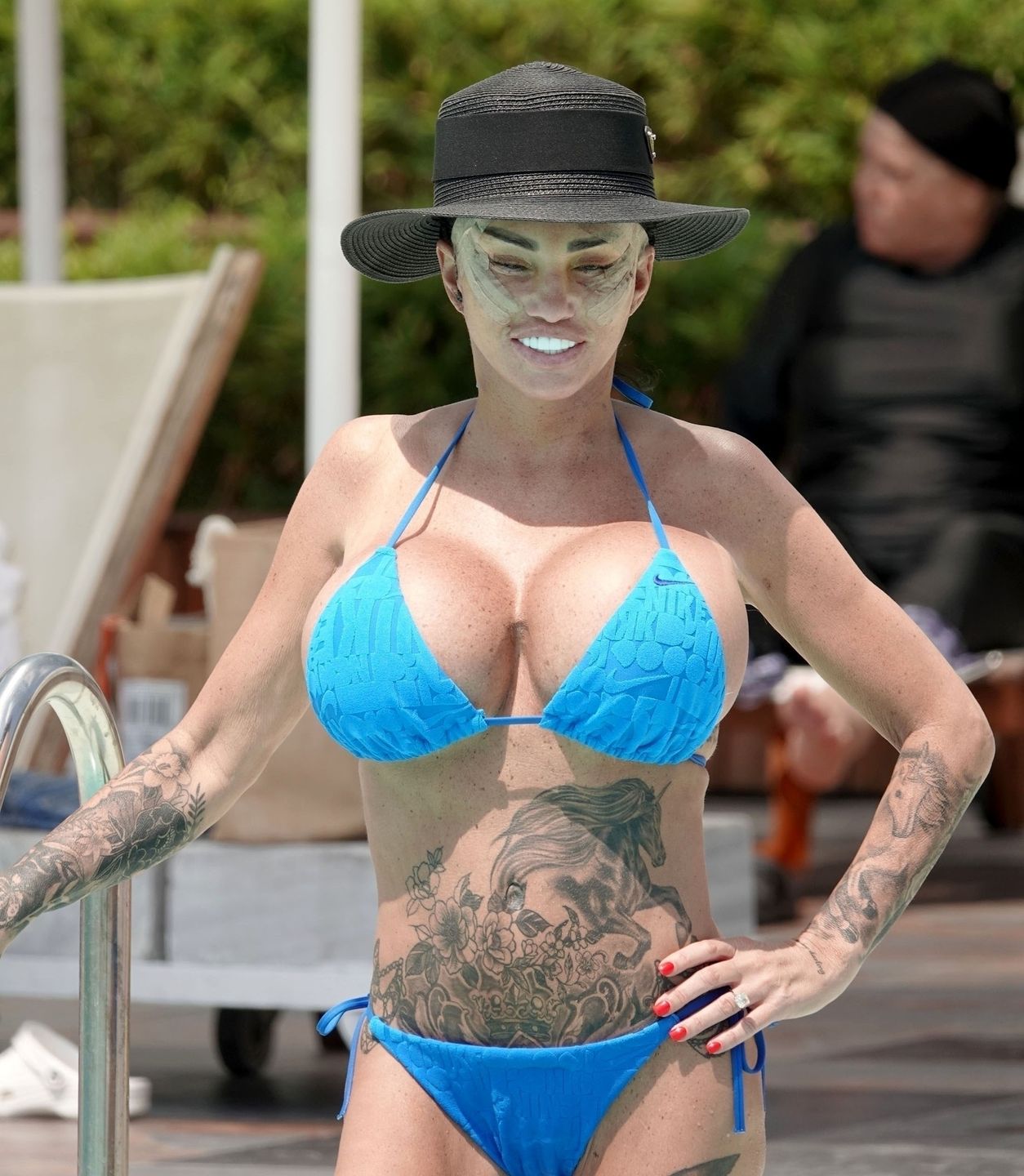 Katie Price wypoczywa po kolejnej operacji plastycznej 