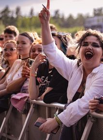 "Zakaz wnoszenia bagażu niezależnie od rozmiaru". UOKiK stawia zarzuty Live Nation.
