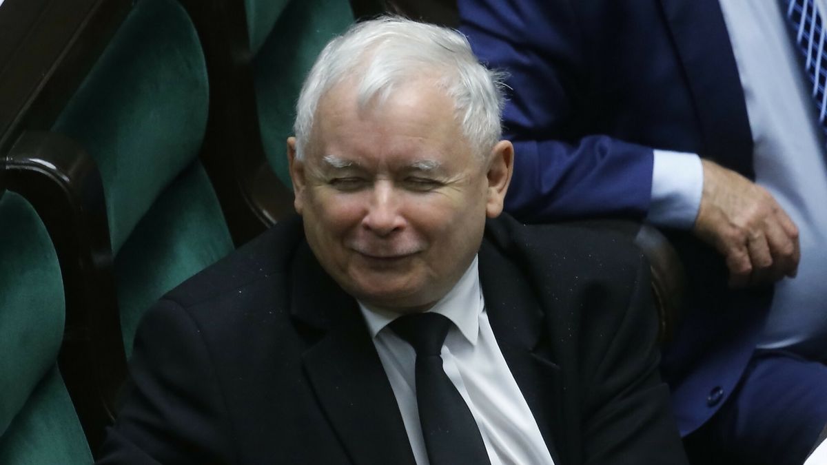 Jarosław Kaczyński przyłapany bez maseczki