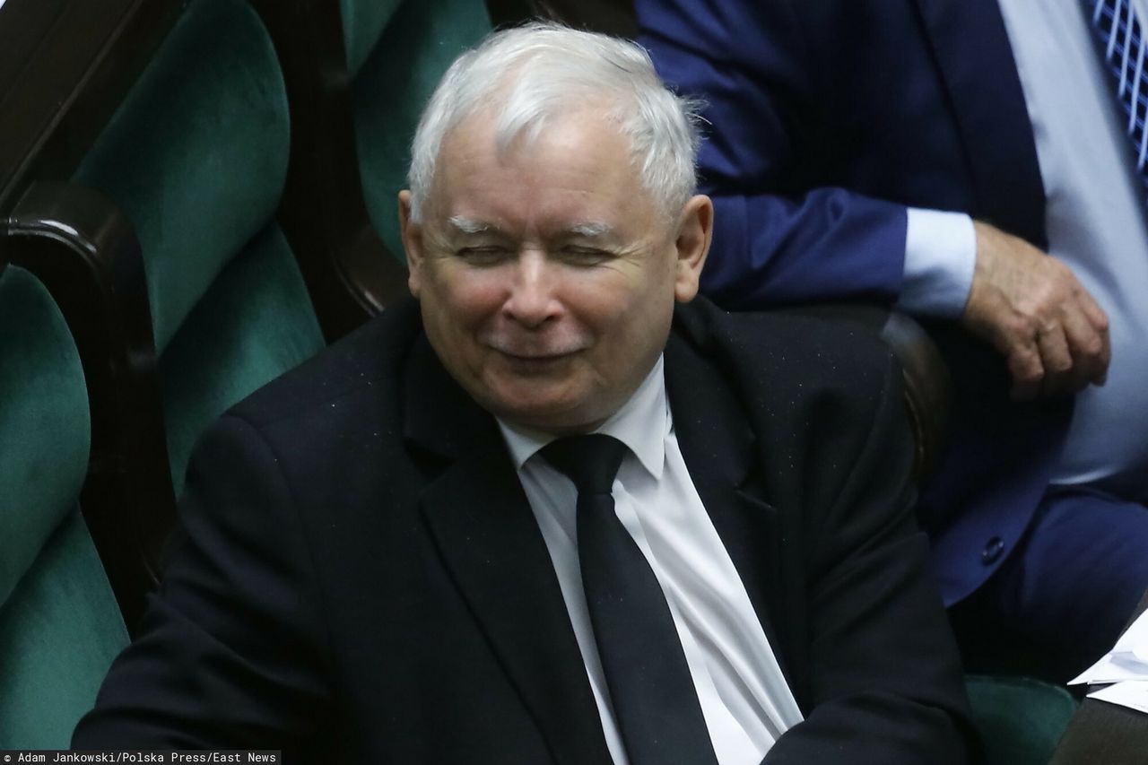 Jarosław Kaczyński przyłapany bez maseczki
