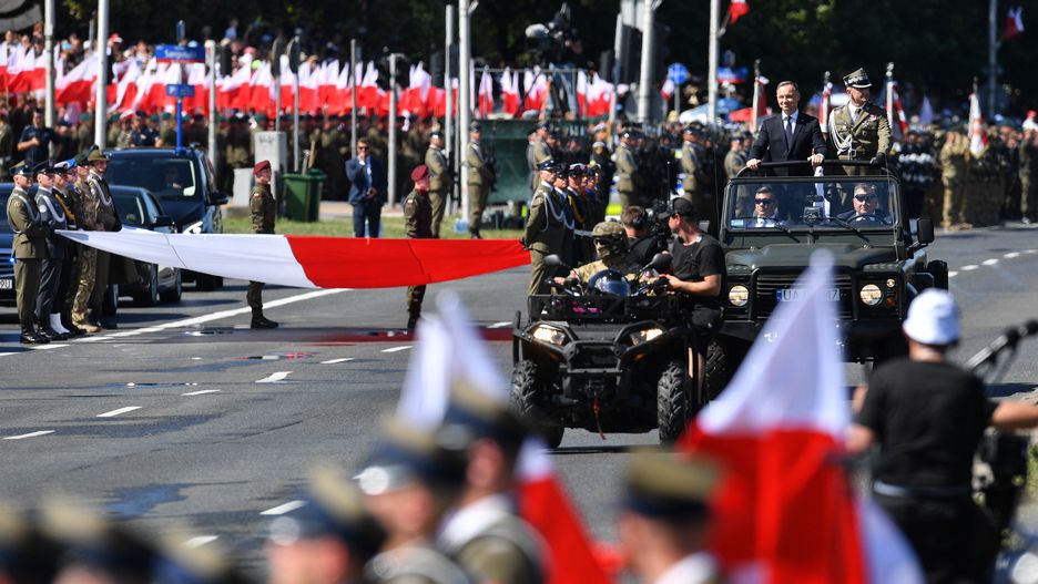 defilada
Radek Pietruszka
15 sierpnia, defilada, przejazd, silna bia�o czerwona, si�y zbrojne, Wis�ostrada, wojsko, �o�nierze