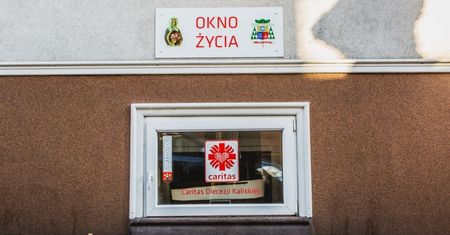 Noworodek w oknie życie. "To musiała być trudna decyzja"