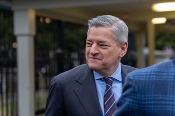 Paramount podnosi ofertę. Netflix rezygnuje z przejęcia Warner Bros.