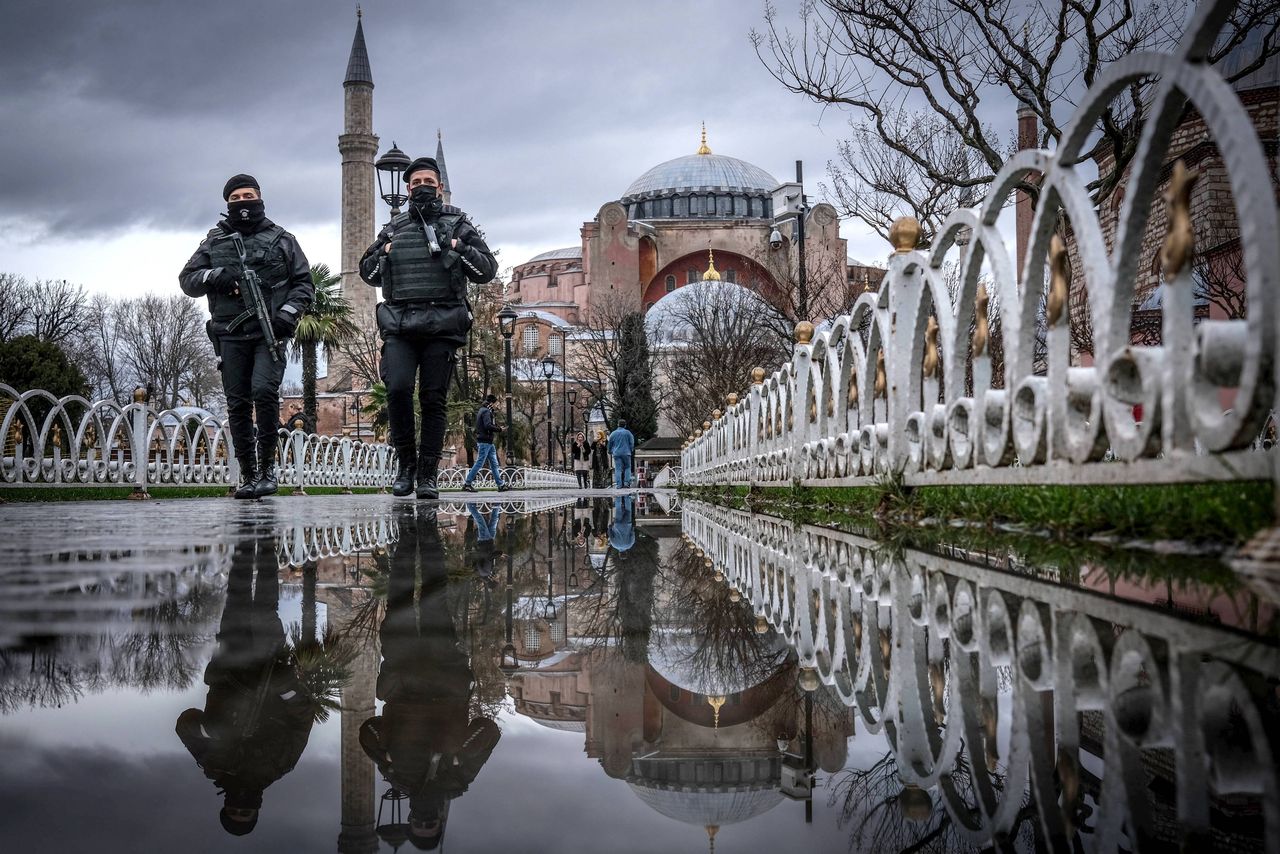 Policja złapała dyrektora banku, który ukradł równowartość pięciu milionów dolarów i ukrywał się przez 19 lat - zdjęcie ilustracyjne