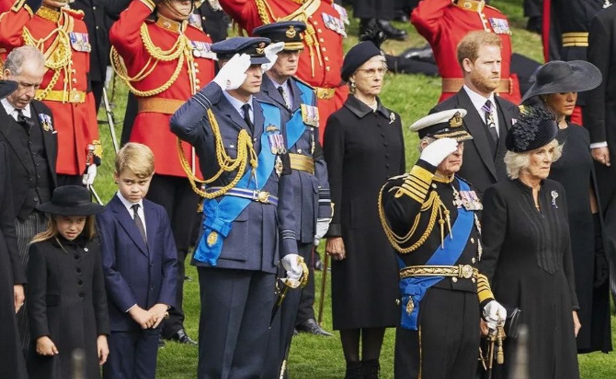 Książę Harry nie mógł salutować podczas pogrzebu królowej Elżbiety II